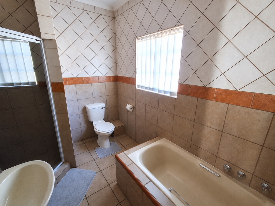 3 Bedroom Property for Sale in Safari Gardens North West